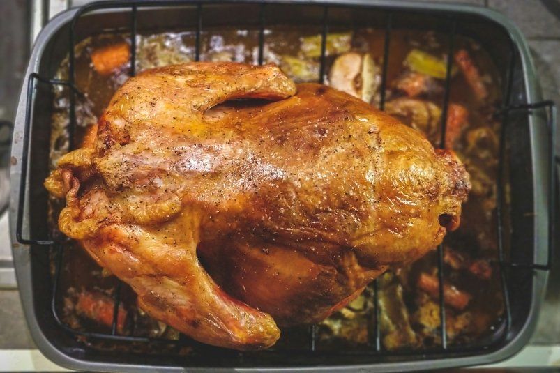 Курица больше не сухая и безвкусная: эти 3 секрета сделают ее сочной, как в ресторане — не останется ни кусочка