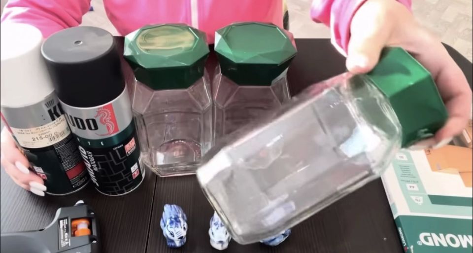 Не выбрасываю банки от кофе: полезные решения для дома
