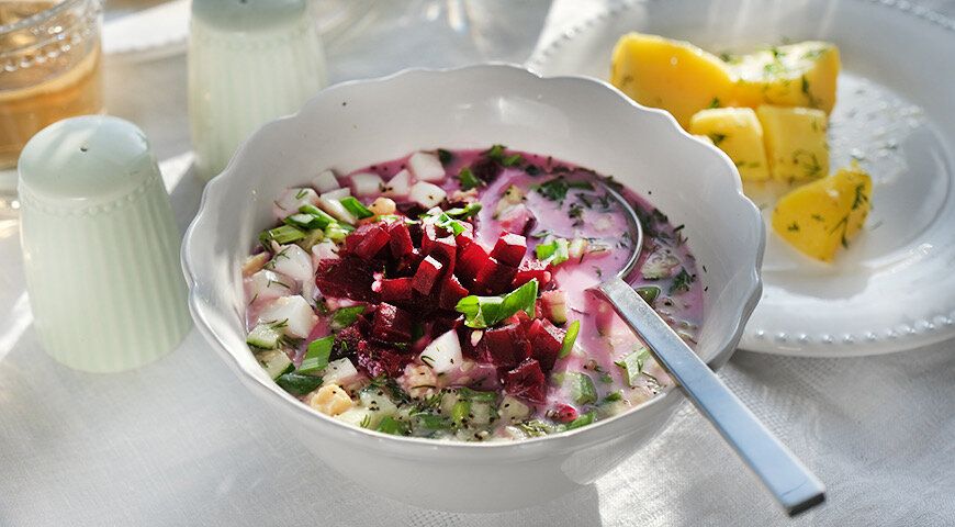 Летние удовольствия: готовим свекольник на айране для жарких дней