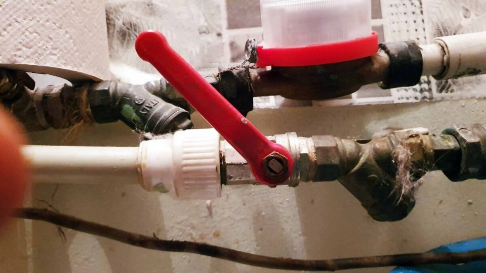 Кто несет ответственность за краны на батарее: владельцы или управляющие компании?