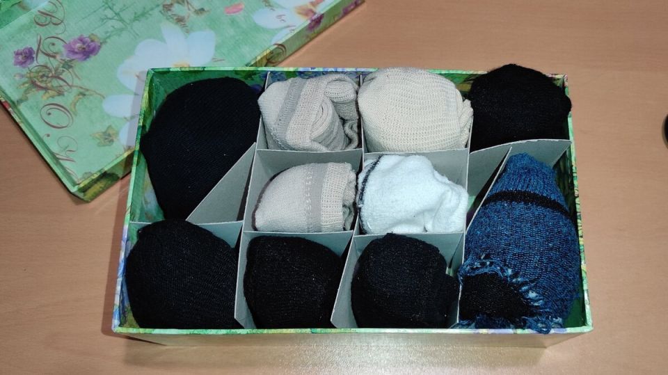 Как навести порядок в ящике с носками: практичный органайзер