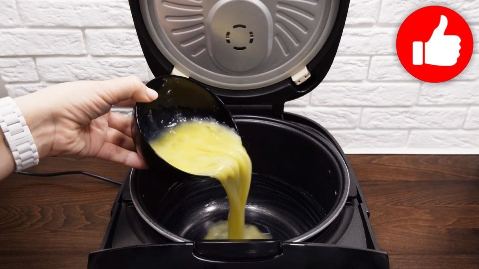 Идеальный омлет с консервированной рыбой за считанные минуты