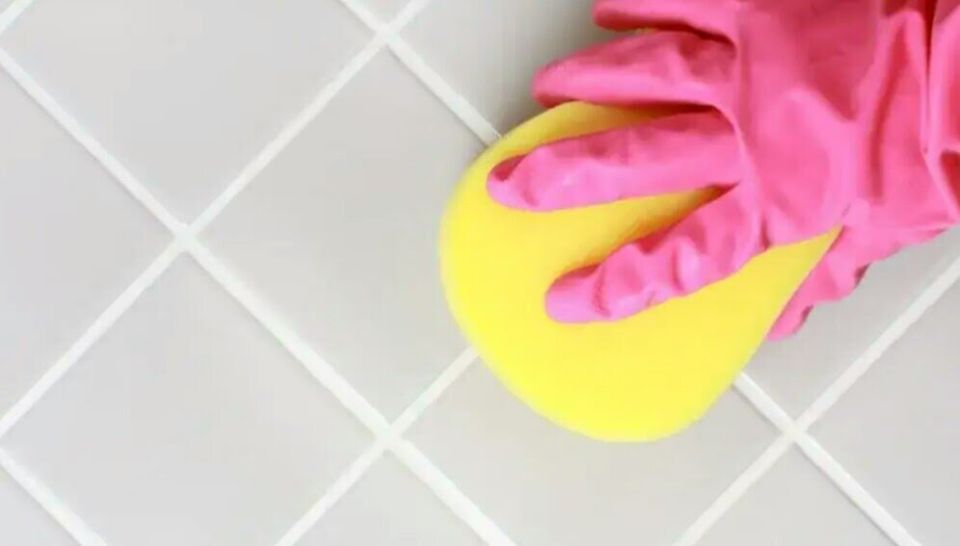 Как эффективно справиться с плесенью на плитке в ванной: два простых метода