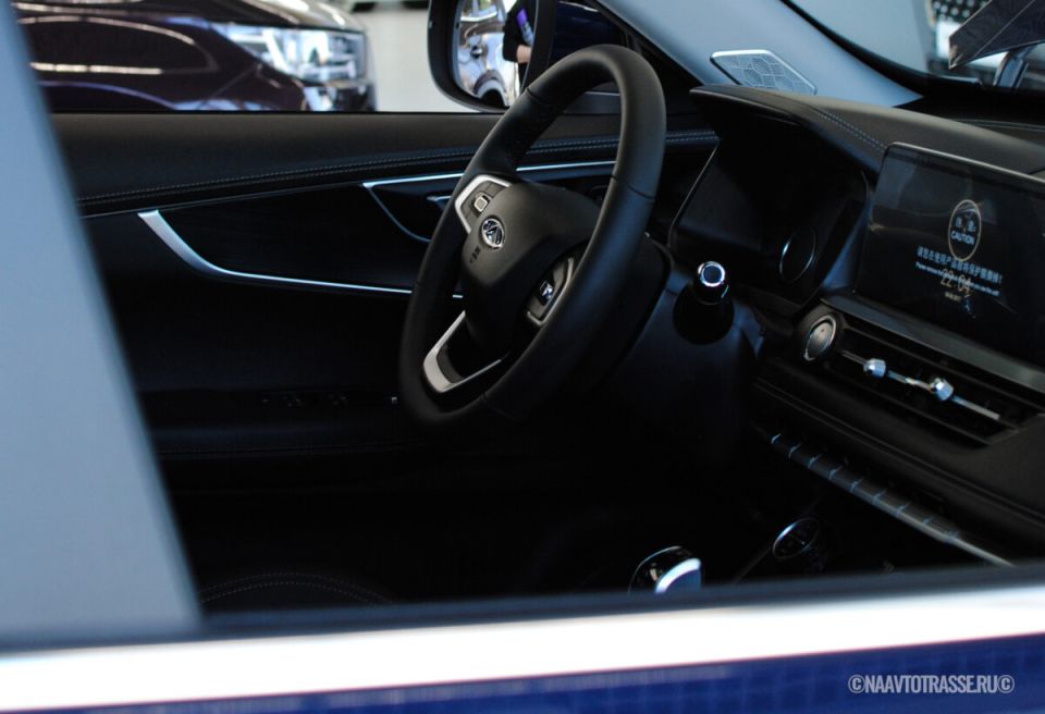 Обязанность установить кнопку SOS для импортируемых автомобилей возвращается: новые правила вступают в силу с 1 апреля 2026 года