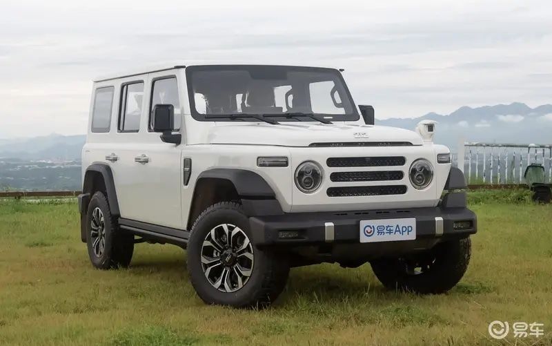 На российском рынке появился новый внедорожник 212 T01: что ждать от Adventurer RUS?