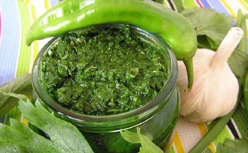 Как быстро и просто приготовить зеленую аджику без варки