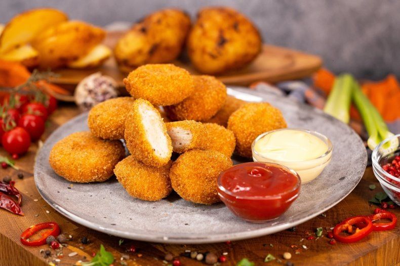 Как приготовить сочные куриные наггетсы с хрустящей корочкой