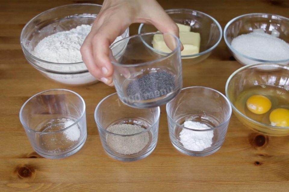 Как простой рецепт превращает привычное печенье в розочки с маком