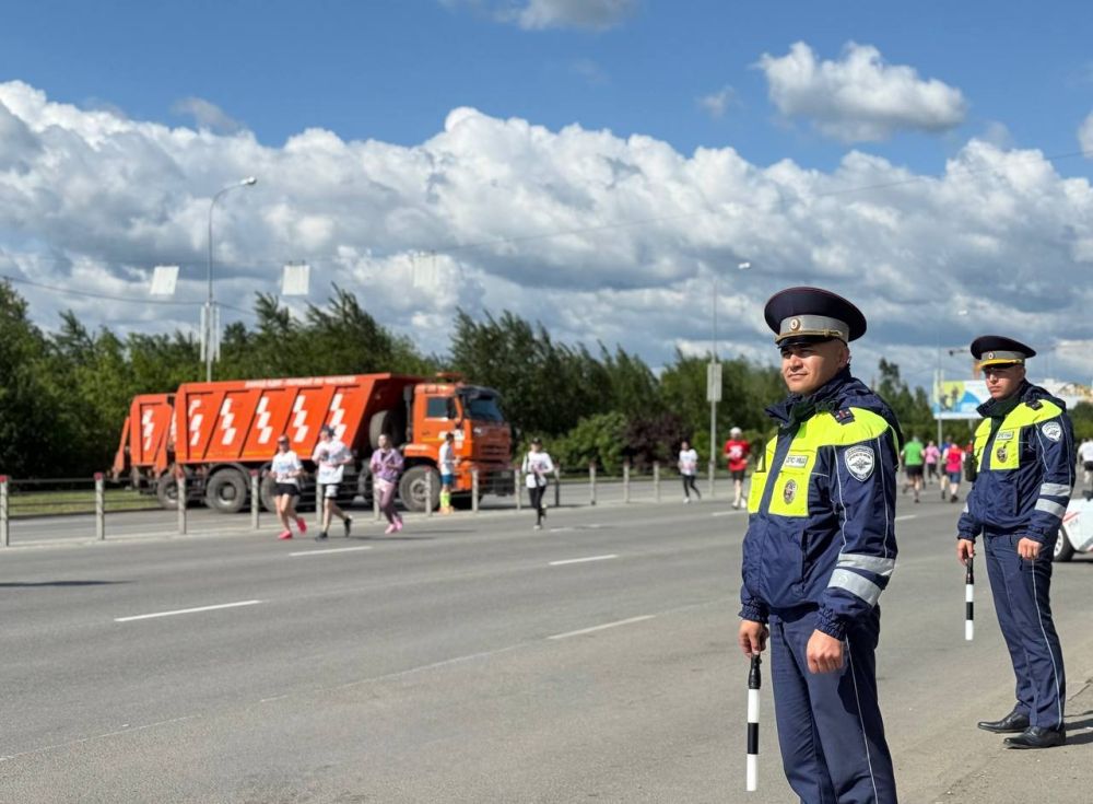 В Челябинске стартовал Всероссийский полумарафон «Забег.РФ». В этом году он приурочен к юбилею Великой Победы