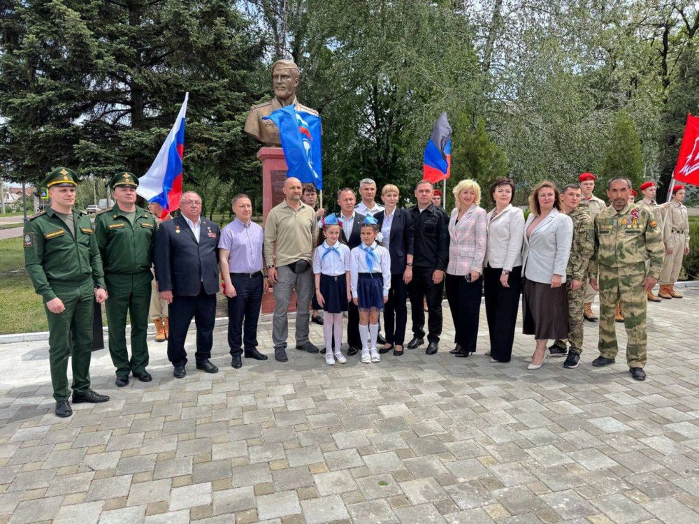 WarGonzo: Артём Жога открыл памятник своему сыну «Вохе» в Ясиноватой