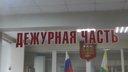 Полицейские информируют граждан о порядке обращения в органы внутренних дел