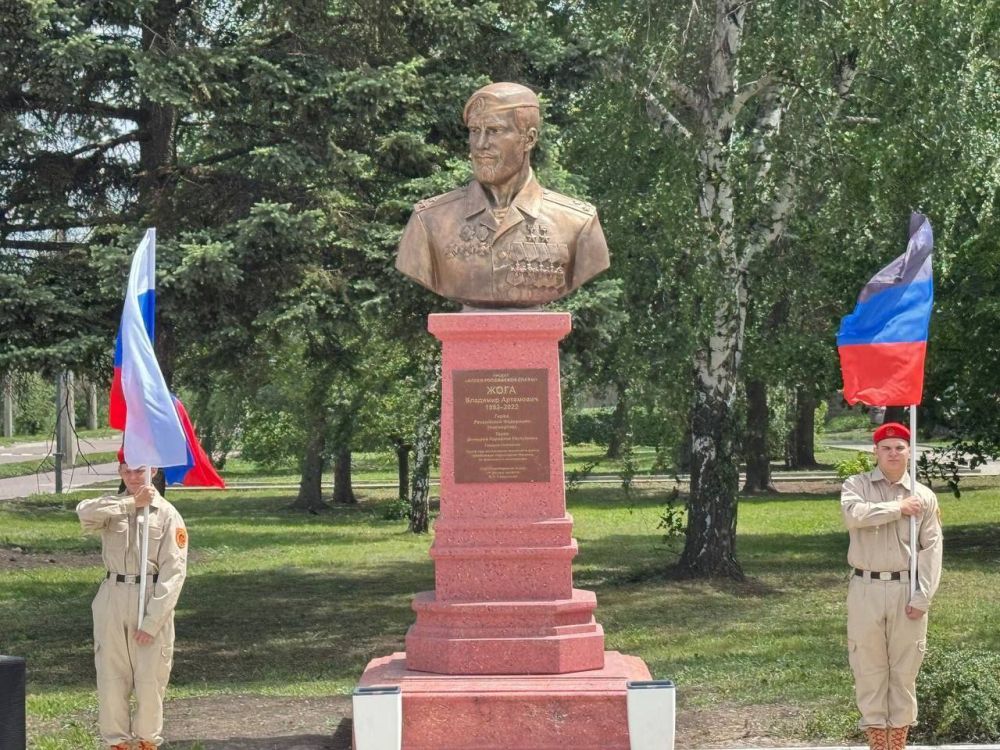 WarGonzo: Артём Жога открыл памятник своему сыну «Вохе» в Ясиноватой