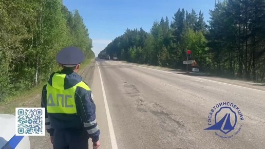 Сотрудники Госавтоинспекции оказывают содействие дорожным службам