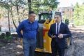 Вчера проверил, как идут работы по благоустройству сквера имени Владимира Павловича Жарикова и пешеходного тротуара вокруг сквера