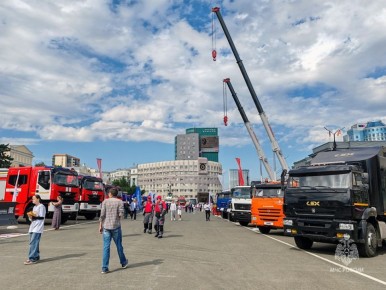 В Челябинске проходит Парад дорожной техники