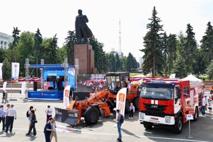 Видели сегодня мощную технику на площади Революции?