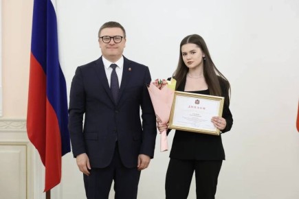 Губернатор Челябинской области Алексей Текслер наградил победителей и призёров международных и всероссийских олимпиад школьников