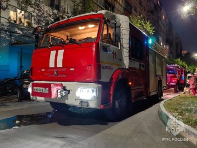 Сегодня ночью сотрудники МЧС России спасли на пожаре человека