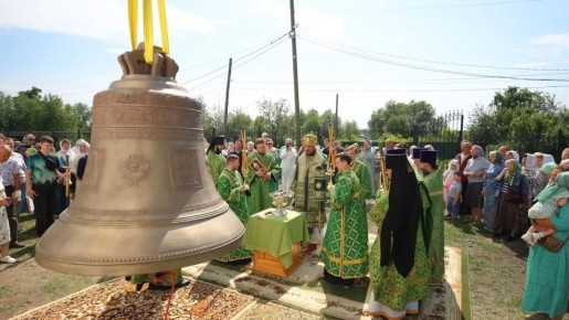 В Кыштыме освятили 2,5-тонный колокол главного храма города