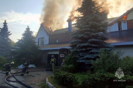Пожарные спасли пенсионерку из горящего дома