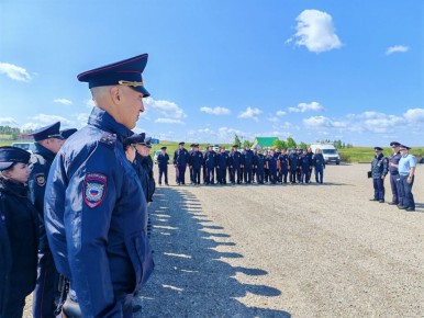 Полицейские приступили к охране общественного порядка на мероприятиях, посвященных Дню летнего солнцестояния на Аркаиме