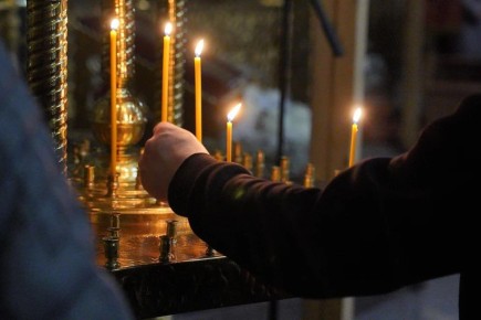 Пока разбирают завалы: Челябинск молятся за погибших при взрыве на заводе