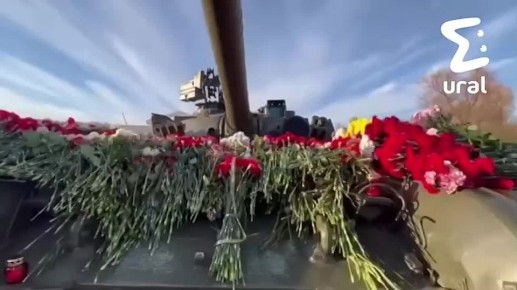 Родные сотрудников завода в Копейске, где произошёл взрыв, до сих пор не знают, кто из их близких погиб, а кто находится под завалами