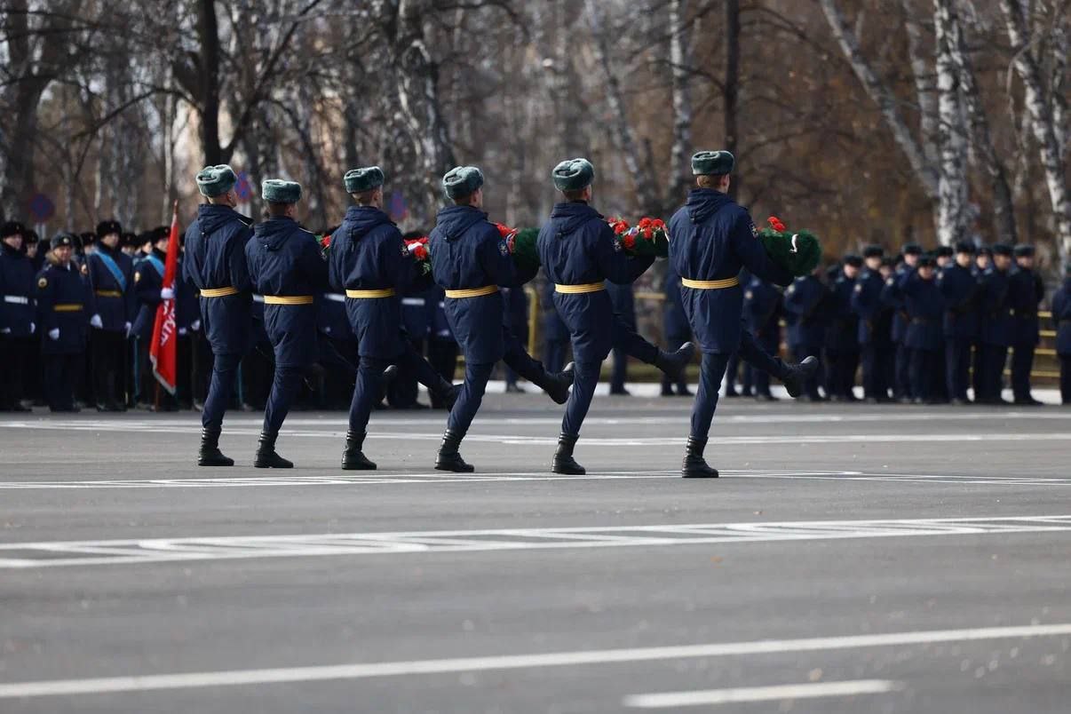 Алексей Текслер поздравил с окончанием обучения выпускников филиала Военно-воздушной академии Алексей Текслер поздравил с окончанием обучения выпускников филиала Военно-воздушной академии