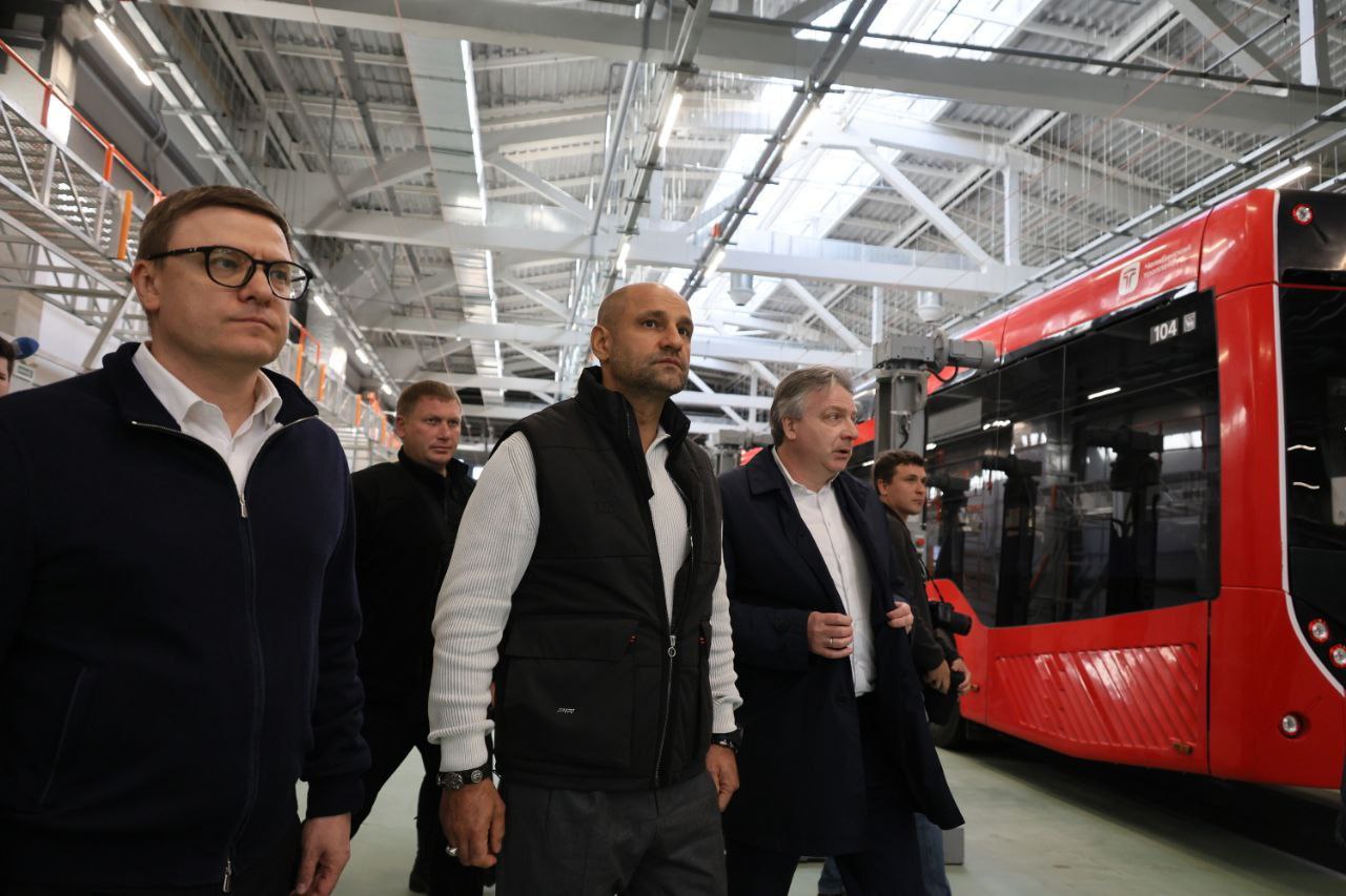 Артём Жога: Профессиональный праздник сегодня отмечают автомобилисты, а также работники городских пассажирских перевозок: водители автобусов, трамваев, троллейбусов, диспетчеры, инженеры, механики и другие специалисты Артём Жога: Профессиональный праздник сегодня отмечают автомобилисты, а также работники городских пассажирских перевозок: водители автобусов, трамваев, троллейбусов, диспетчеры, инженеры, механики и другие специалисты