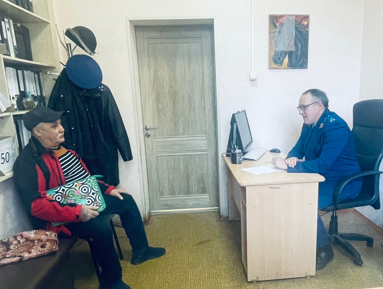 Прокурор Центрального района г. Челябинска провел прием граждан в районном управлении соцзащиты Прокурор Центрального района г. Челябинска провел прием граждан в районном управлении соцзащиты