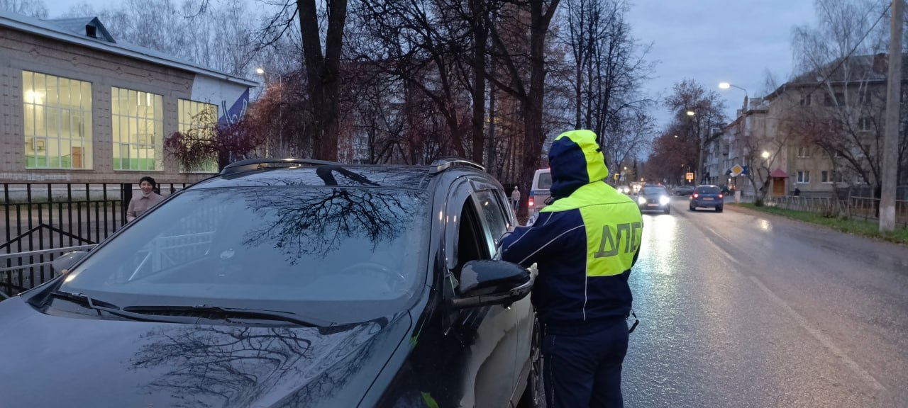 Ашинские госавтоинспекторы провели вблизи школ профилактические мероприятия