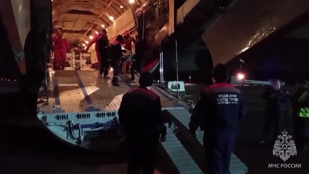 Спецборт доставил в Нижний Новгород двух пострадавших на заводе в Копейске