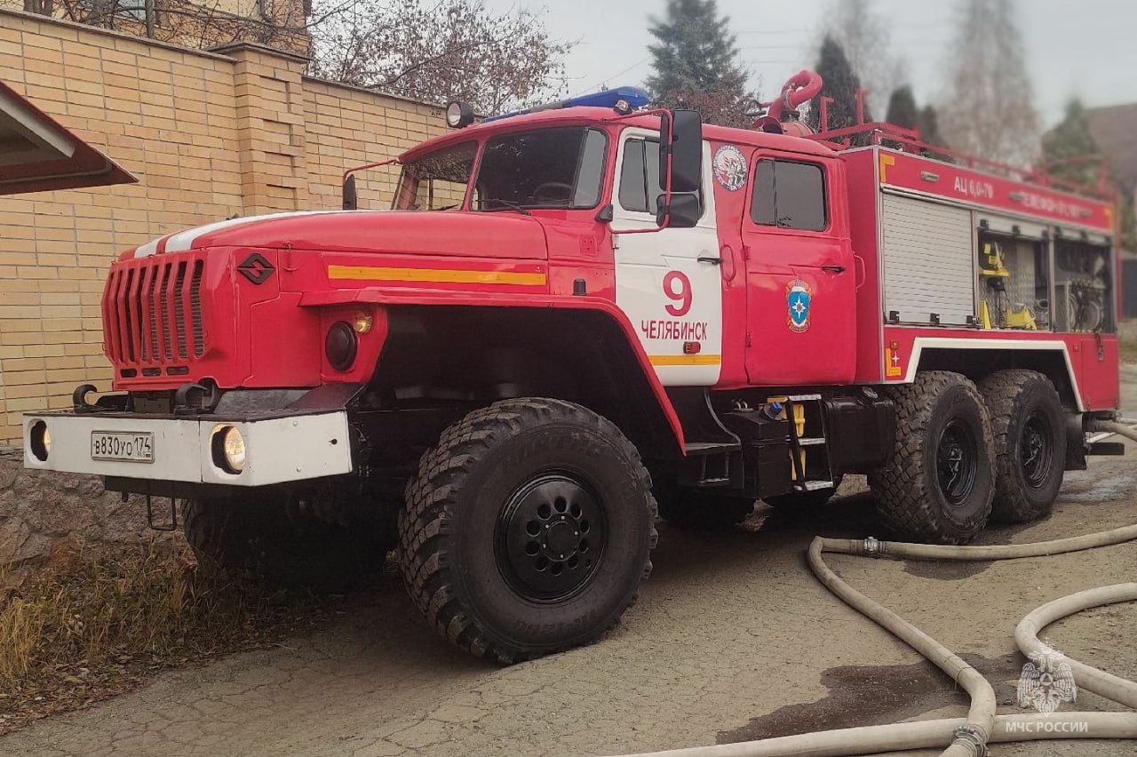 Огнеборцы Челябинского гарнизона ликвидировали пожар на площади 64 квадратных метра в частном доме на улице Лесная поселка Западный Огнеборцы Челябинского гарнизона ликвидировали пожар на площади 64 квадратных метра в частном доме на улице Лесная поселка Западный