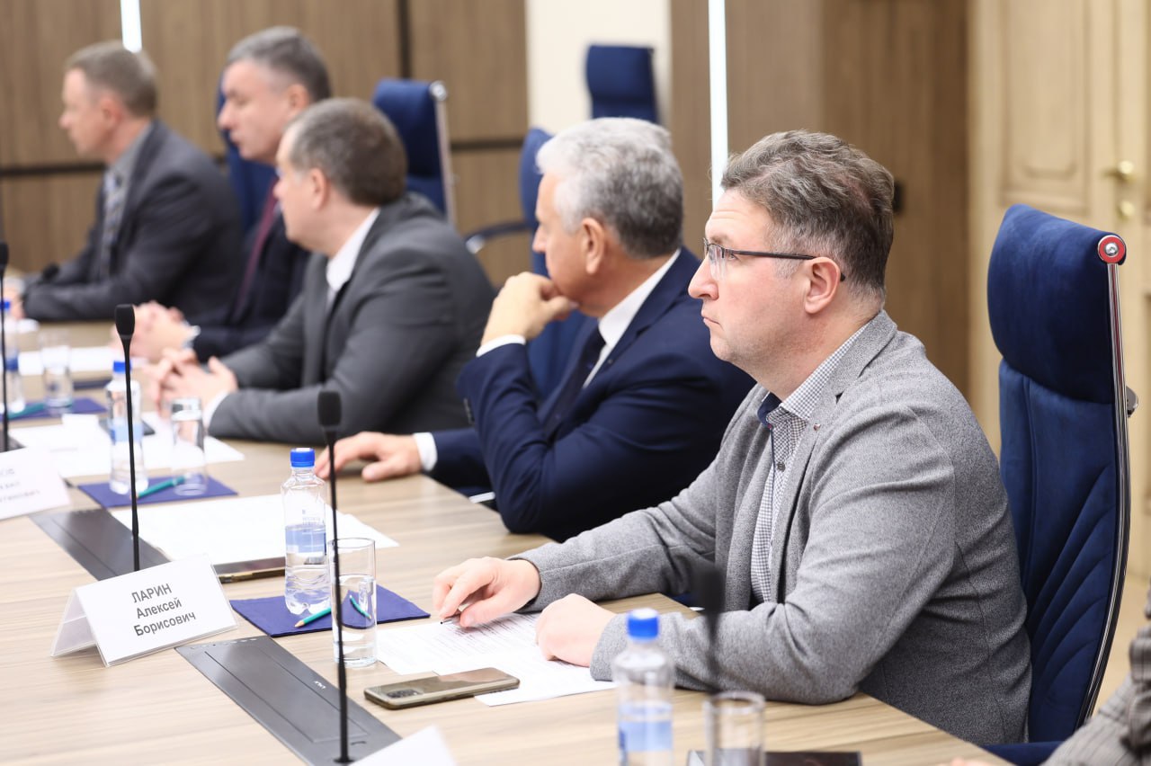 Алексей Текслер провел встречу с представителями «Опоры России» Алексей Текслер провел встречу с представителями «Опоры России»