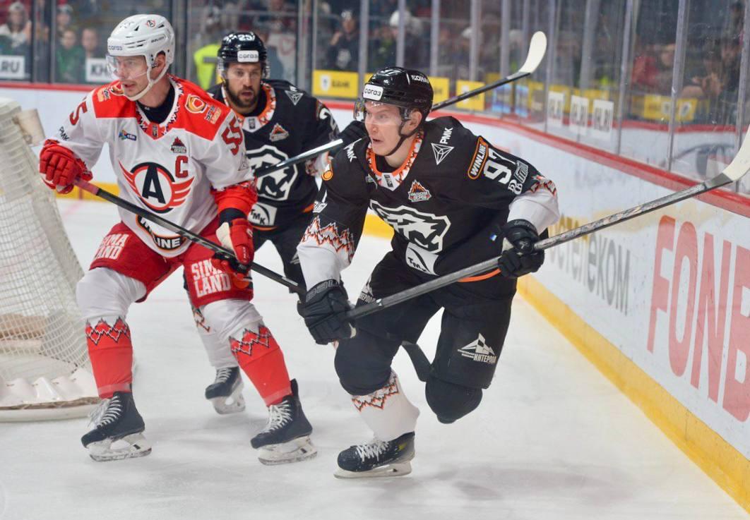 ХК «Трактор» уступил «Автомобилисту» в третьем матче уральского дерби