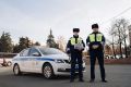 Подарок вместо штрафа: в Челябинске ГАИ, «Комсомолка» и автошкола «Перспектива» оригинально поздравили автомобилистов с праздником
