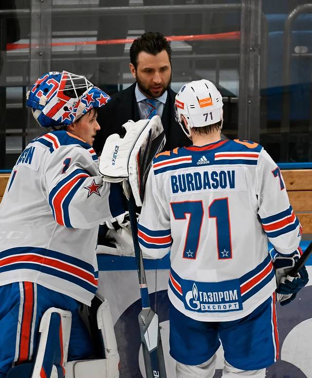 Состав хоккейной «Лады» пополнился двумя нападающими