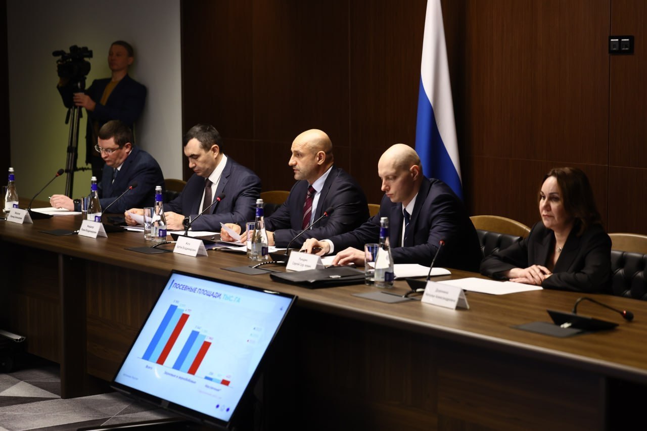 Алексей Текслер принял участие в Совете при полпреде Президента России в УрФО по вопросам развития агропромышленного комплекса Алексей Текслер принял участие в Совете при полпреде Президента России в УрФО по вопросам развития агропромышленного комплекса