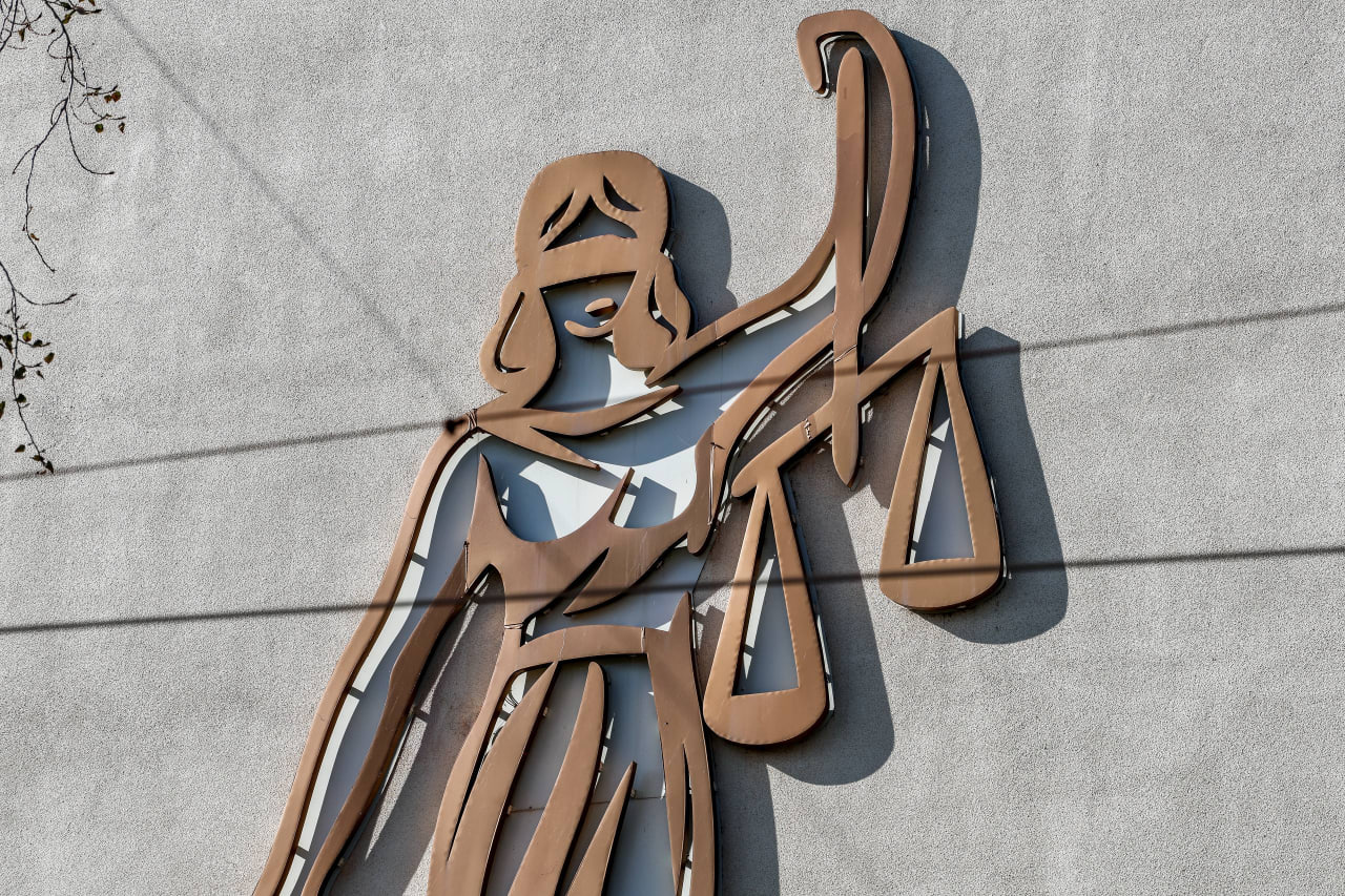 Суд запретил использовать нейросеть для создания предвыборных плакатов