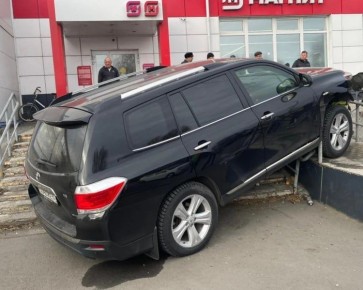 В селе Половинном Курганской области два ребенка попали в больницу после ДТП