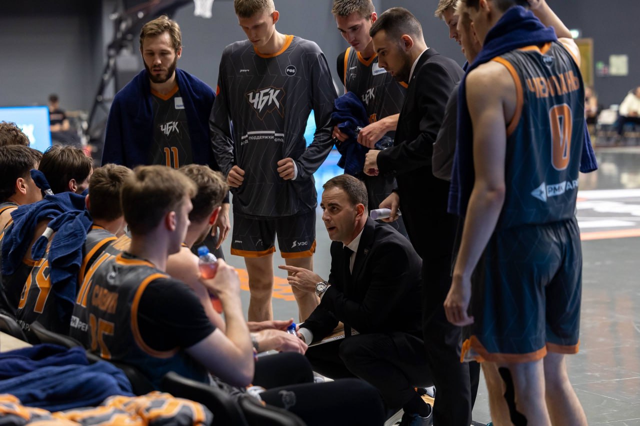 Уважаемые тренеры, поздравляем вас с профессиональным праздником! Уважаемые тренеры, поздравляем вас с профессиональным праздником!