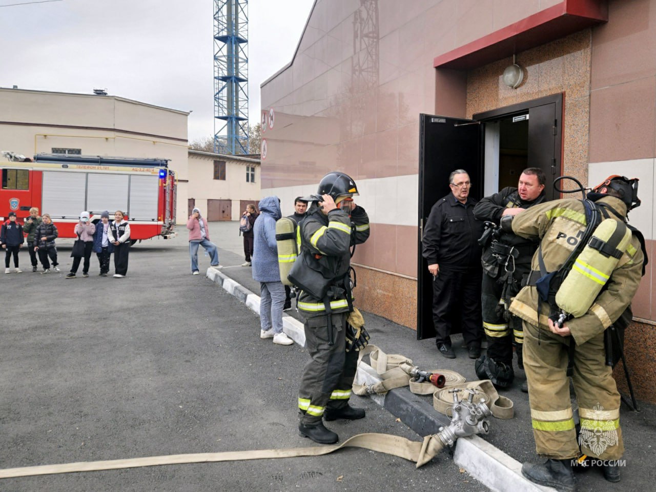 Тренировки по эвакуации - залог грамотных действий при реальной угрозе! Тренировки по эвакуации - залог грамотных действий при реальной угрозе!