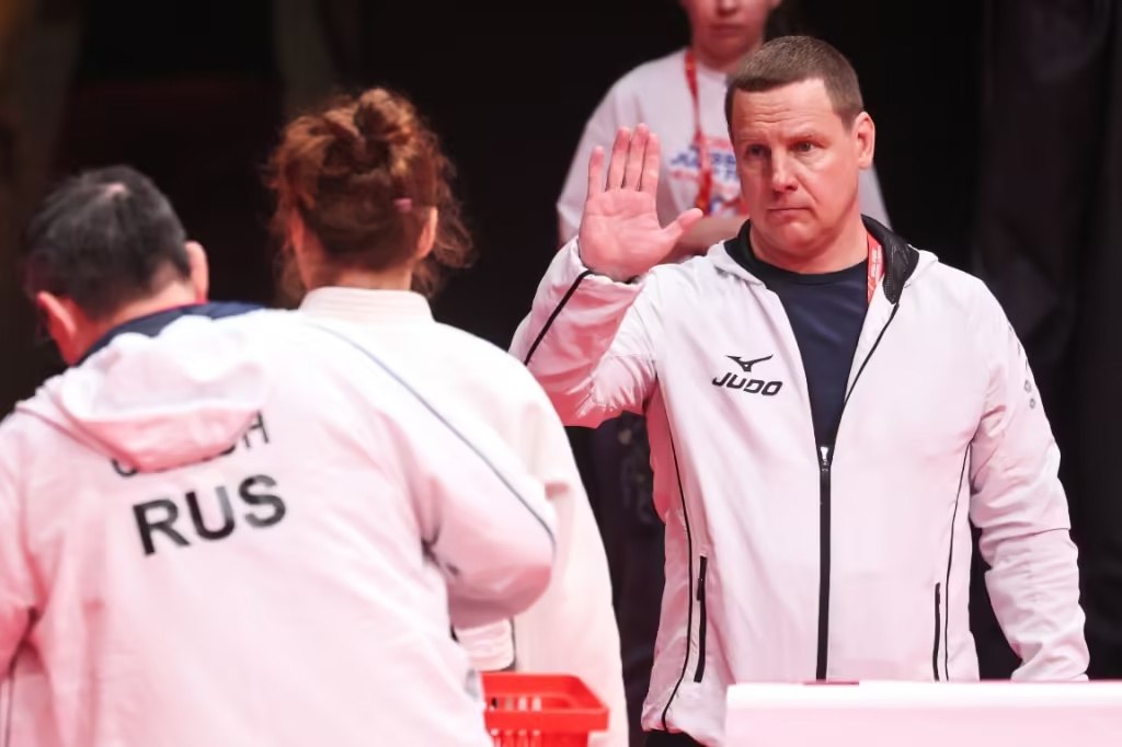 Уважаемые тренеры, поздравляем вас с профессиональным праздником! Уважаемые тренеры, поздравляем вас с профессиональным праздником!