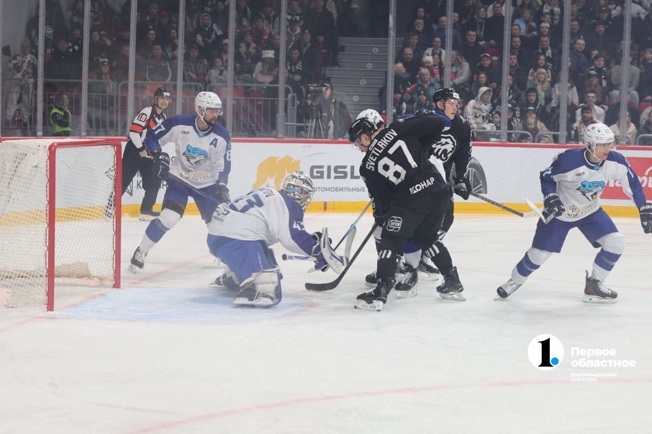 Кто мы? Мы — «Трактор!». «Парни — молодчики, забили много голов! Но мы пропустили три шайбы — это много. Надо работать над этим» — сказал в раздевалке после матча Ярослав Федосеев партнерам по команде Кто мы? Мы — «Трактор!». «Парни — молодчики, забили много голов! Но мы пропустили три шайбы — это много. Надо работать над этим» — сказал в раздевалке после матча Ярослав Федосеев партнерам по команде