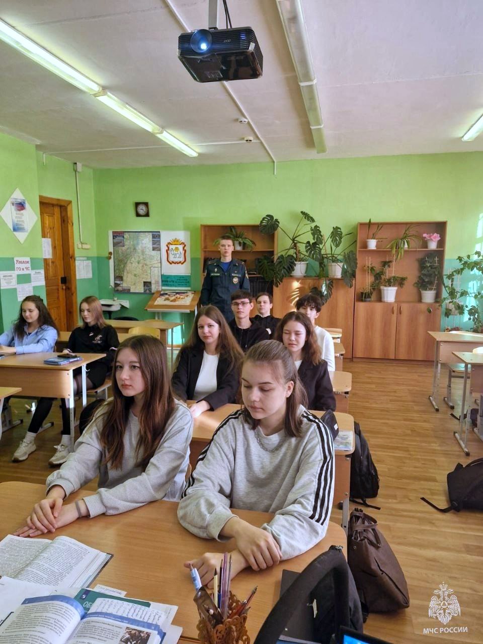 Путь в ВУЗы МЧС России начинается со школьной парты Путь в ВУЗы МЧС России начинается со школьной парты