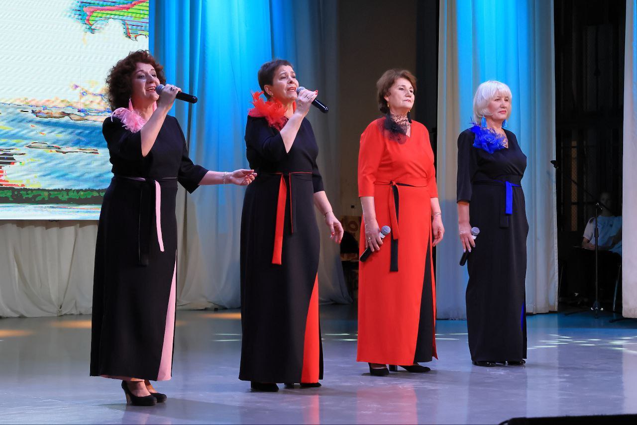 «Когда поет душа»: в Челябинске в восьмой раз прошел фестиваль творчества пожилых «Когда поет душа»: в Челябинске в восьмой раз прошел фестиваль творчества пожилых