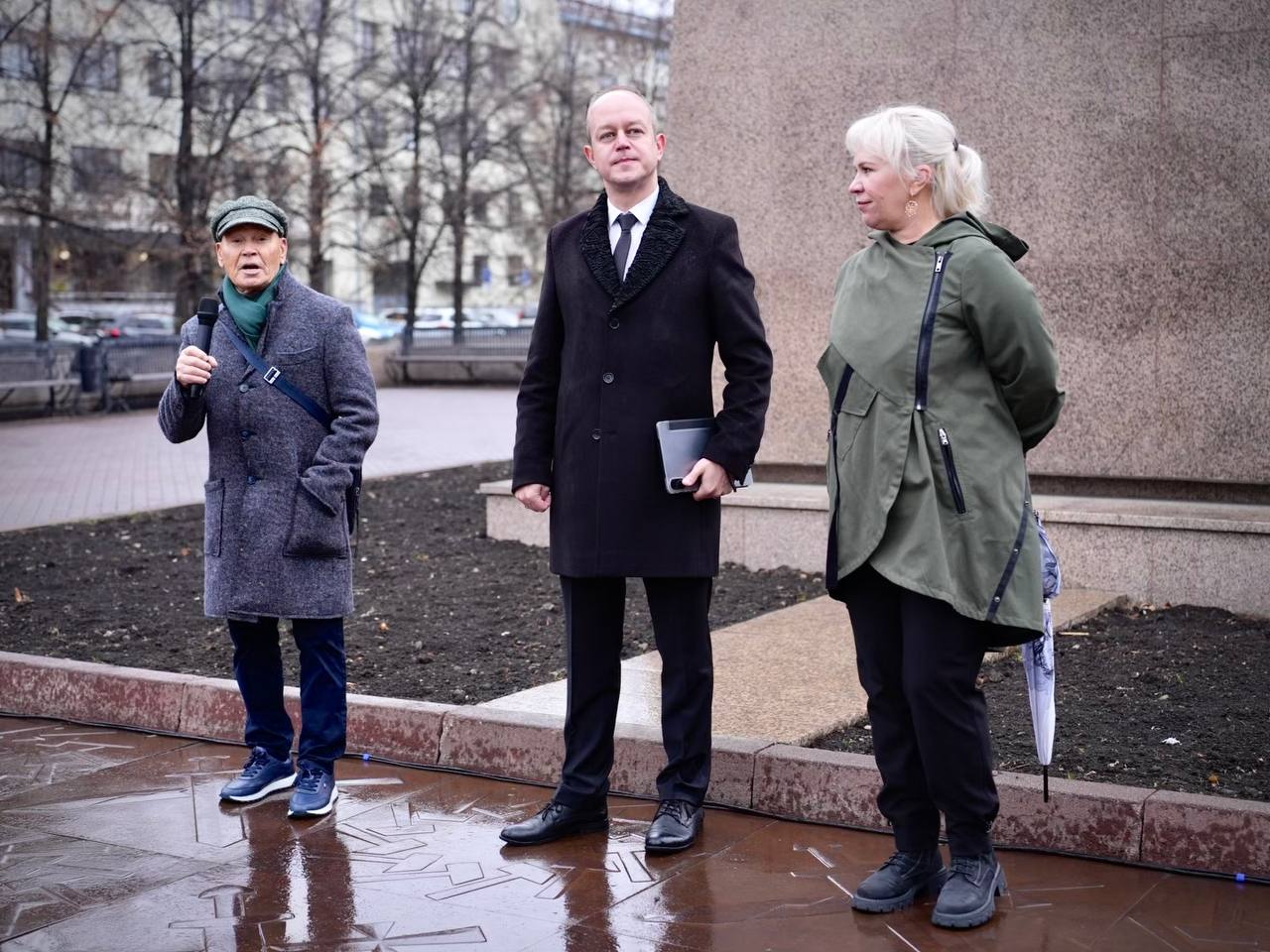 В Челябинске открылась выставка, посвящённая 45-летию ансамбля танца «Урал» В Челябинске открылась выставка, посвящённая 45-летию ансамбля танца «Урал»