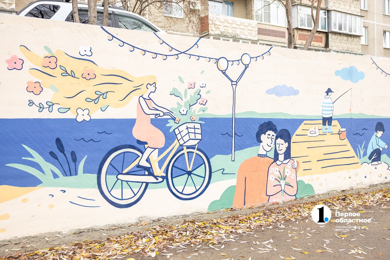 Стены в Ленинском районе Челябинска украсили цветущими яблонями, русалками и чудовищами