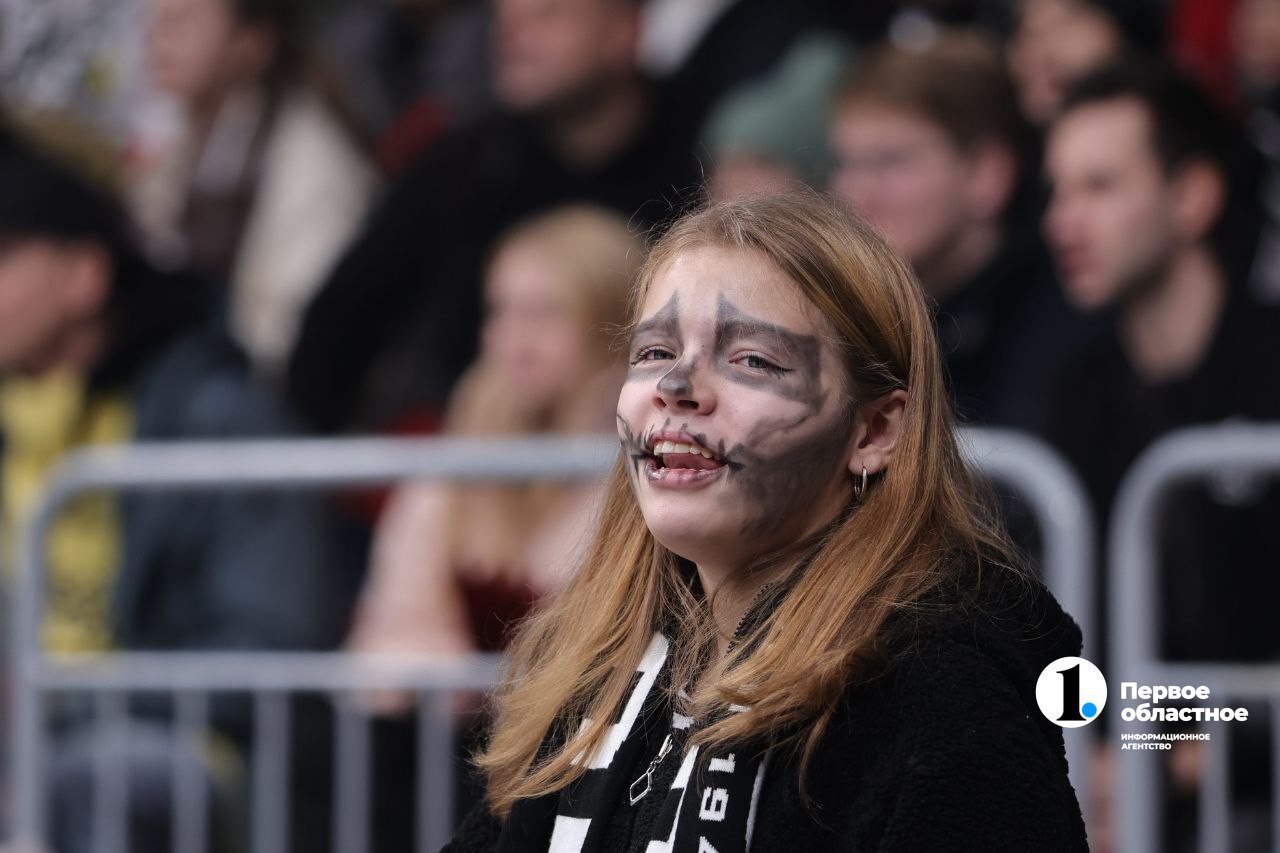 Кто мы? Мы — «Трактор!». «Парни — молодчики, забили много голов! Но мы пропустили три шайбы — это много. Надо работать над этим» — сказал в раздевалке после матча Ярослав Федосеев партнерам по команде Кто мы? Мы — «Трактор!». «Парни — молодчики, забили много голов! Но мы пропустили три шайбы — это много. Надо работать над этим» — сказал в раздевалке после матча Ярослав Федосеев партнерам по команде