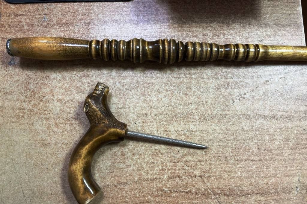 Мужчина с «тростью-кинжалом» пришел к судебным приставам